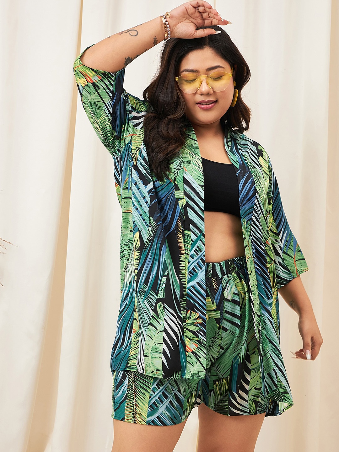 

Berrylush Curve Tropical Printed Front Open Shrug With Shorts, Green