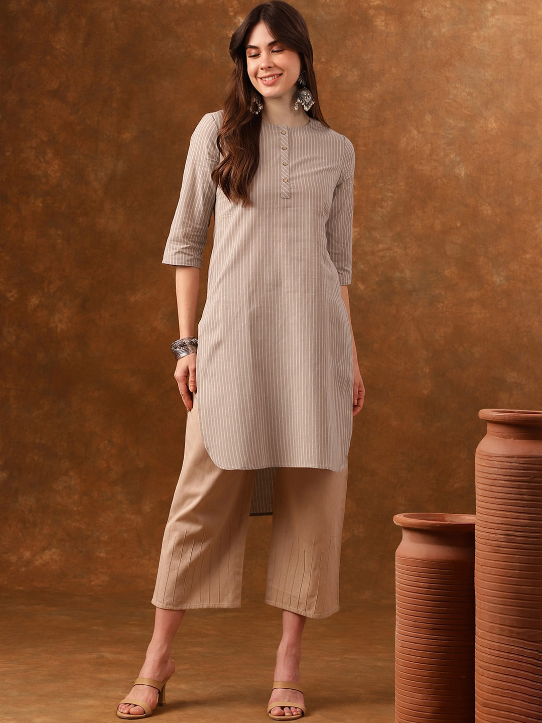 

Anouk Women Striped Round Neck Straight Kurta, Grey