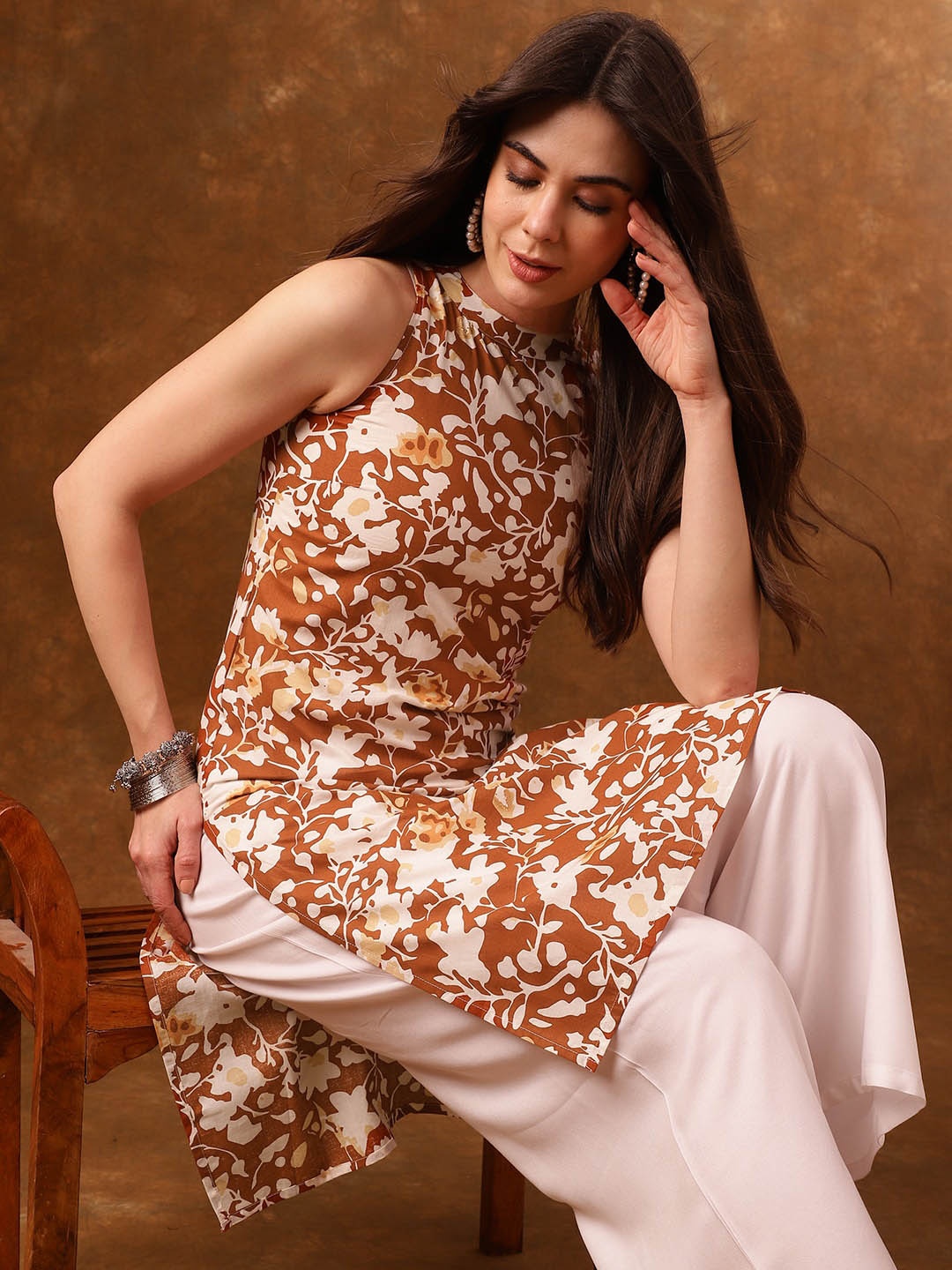 

Anouk Brown Floral Printed Sleeveless Pure Cotton Kurta