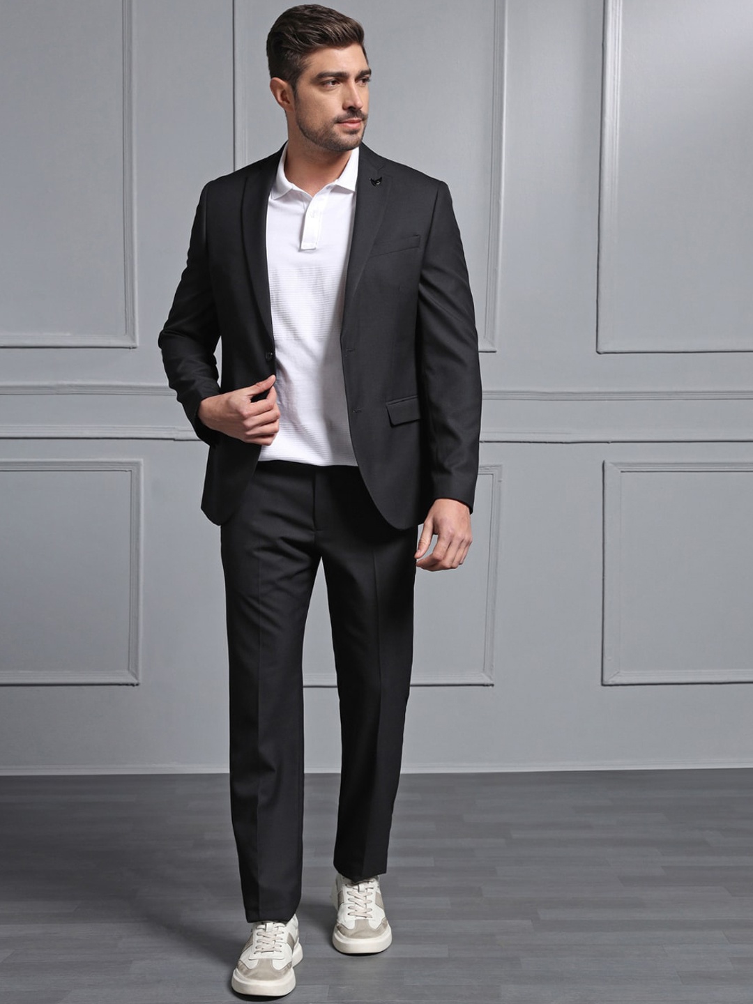 

Blackberrys Slim-Fit Single-Breasted Three-Piece Formal Suit, Black