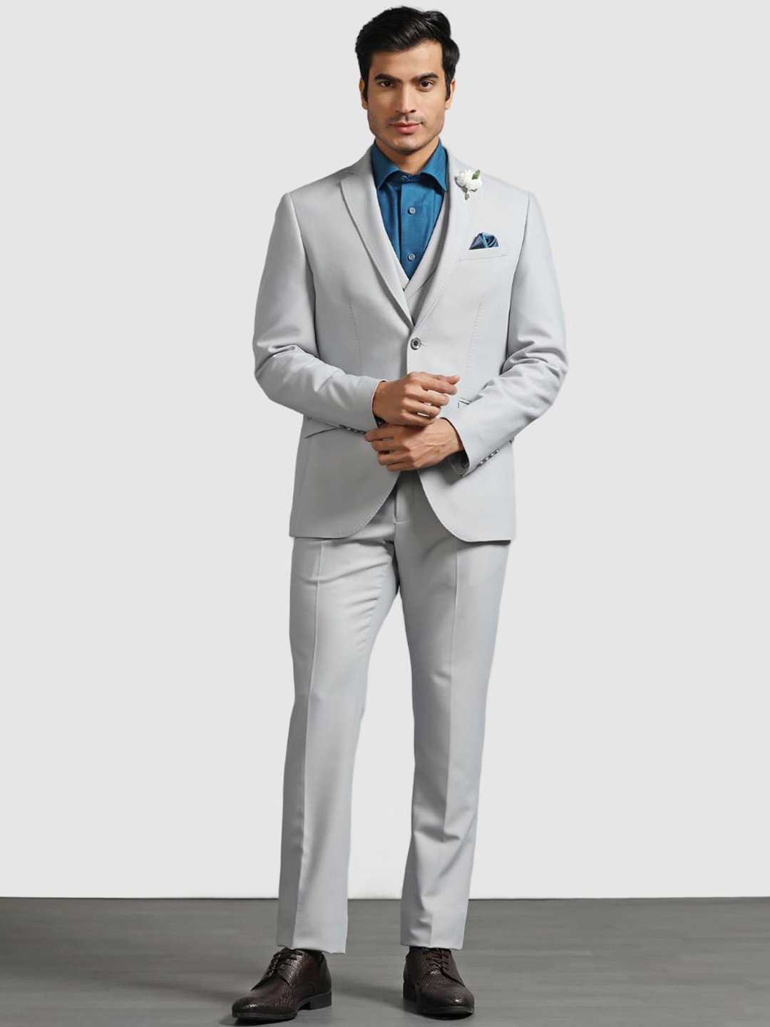 

Blackberrys Slim-Fit Single-Breasted Three-Piece Formal Suit, Grey