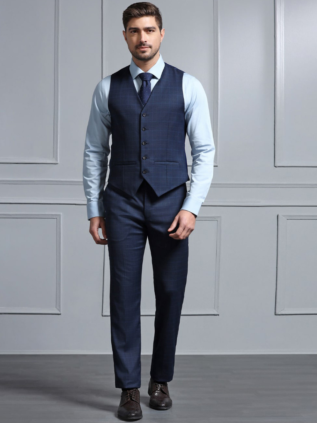 

Blackberrys Slim-Fit Single-Breasted Three-Piece Formal Suit, Blue