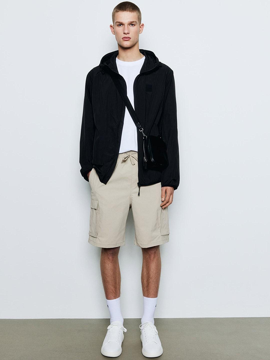 

H&M Men Regular Fit Nylon Cargo Shorts, Beige