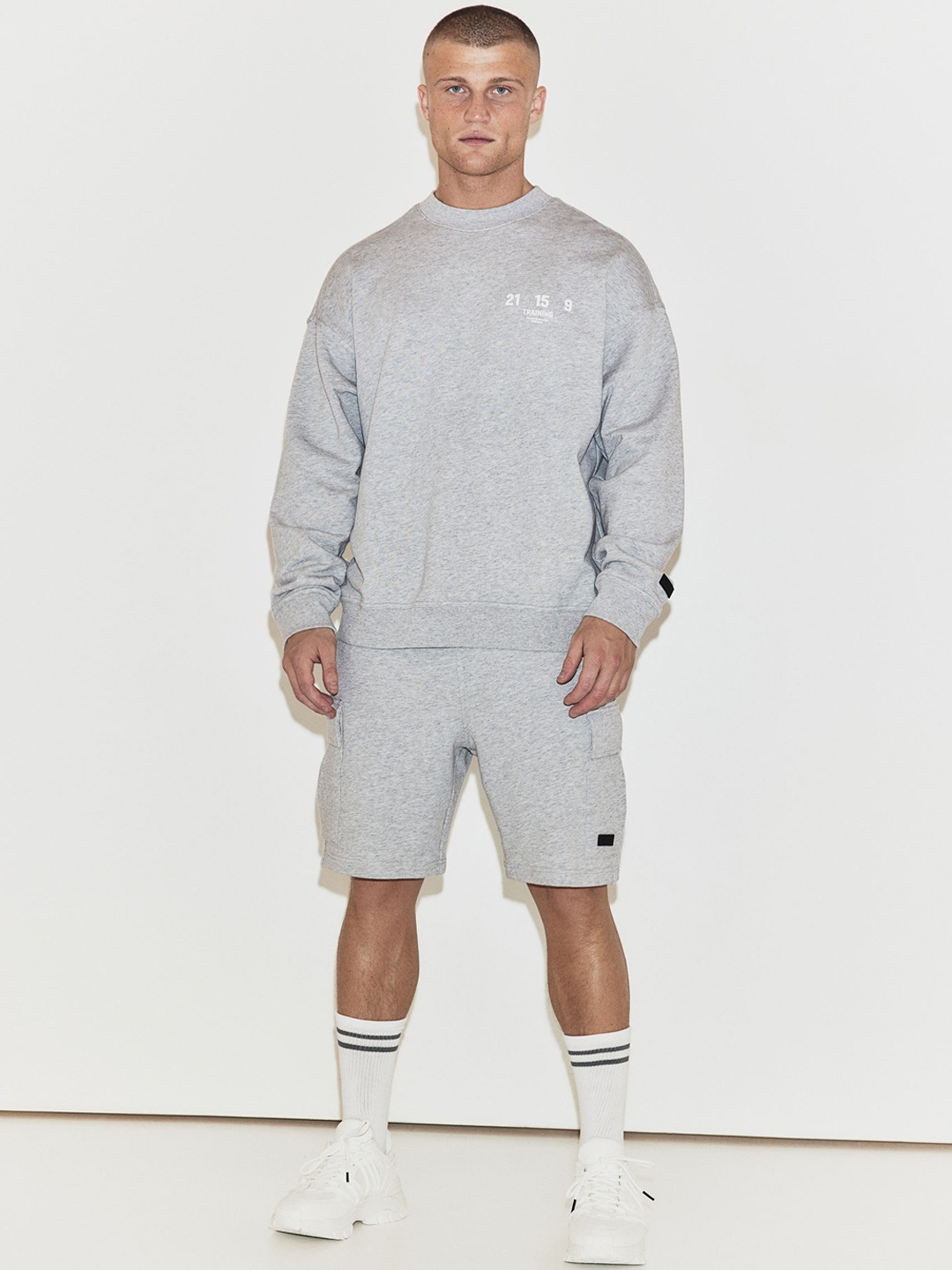 

H&M Men Pure Cotton Cargo Shorts, Grey