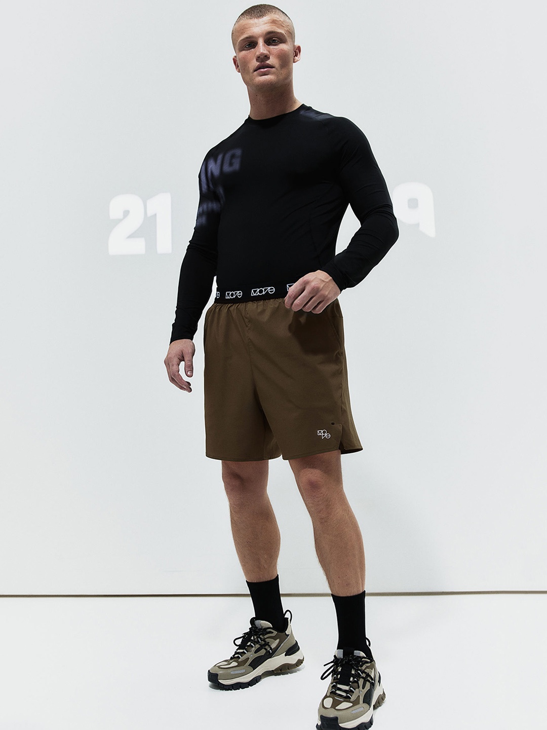 

H&M Men DryMove 2-in-1 Sports Shorts In 4-Way Stretch, Olive