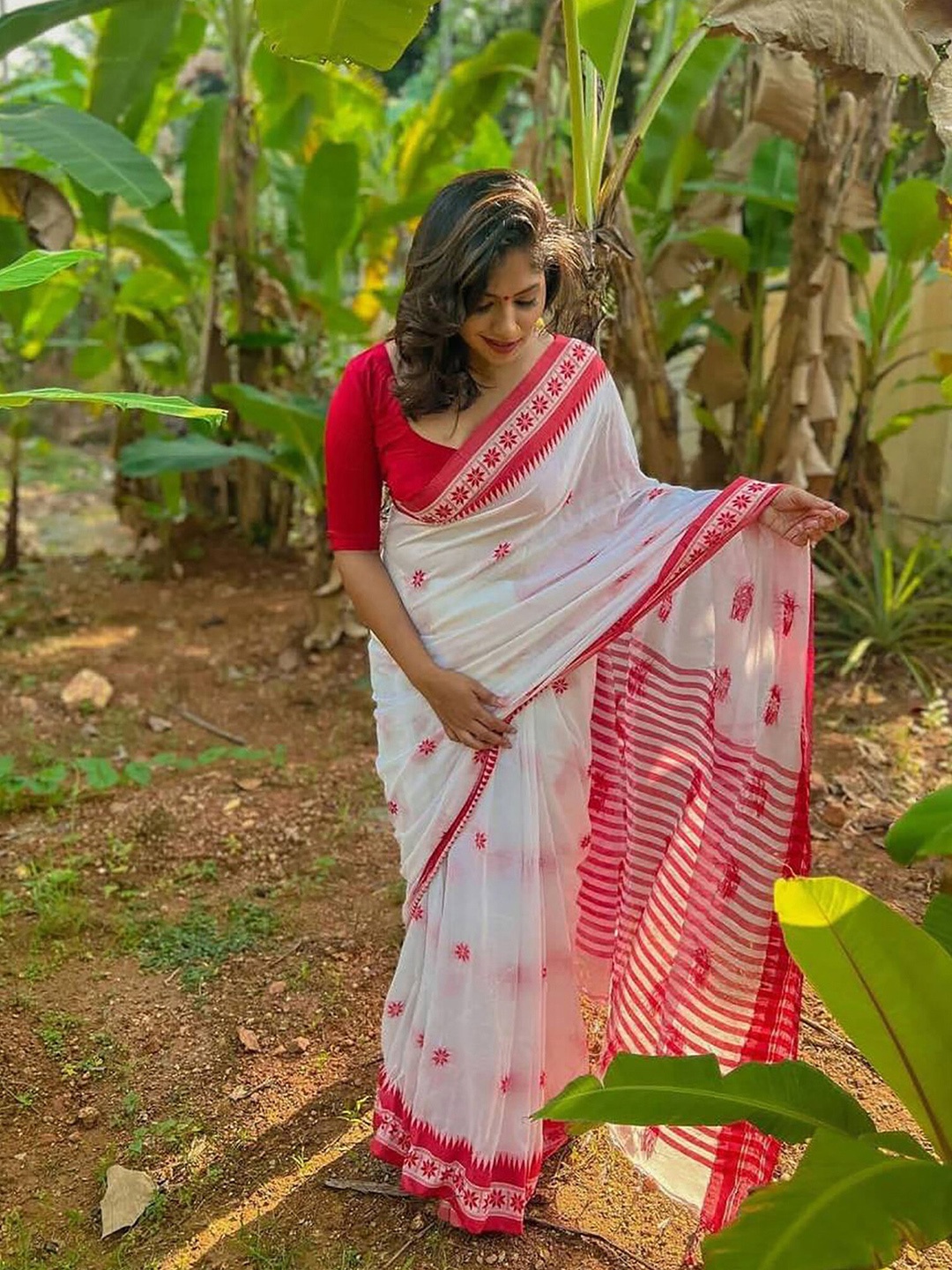 

KALINI Woven Design Banarasi Saree, White
