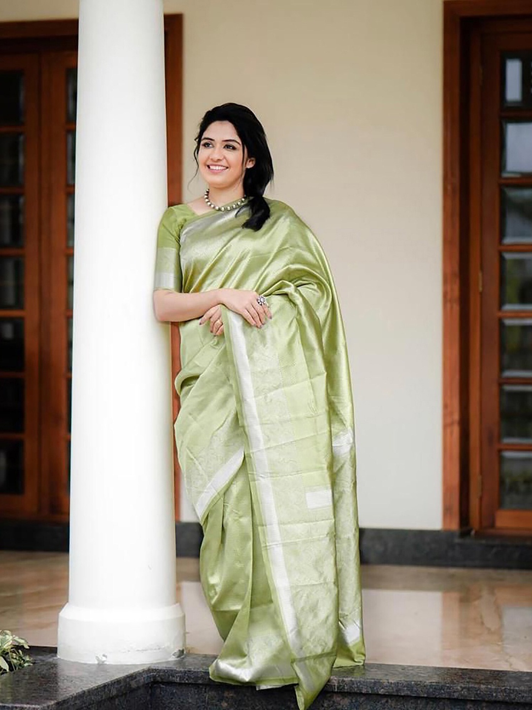 

KALINI Woven Design Zari Banarasi Saree, Green