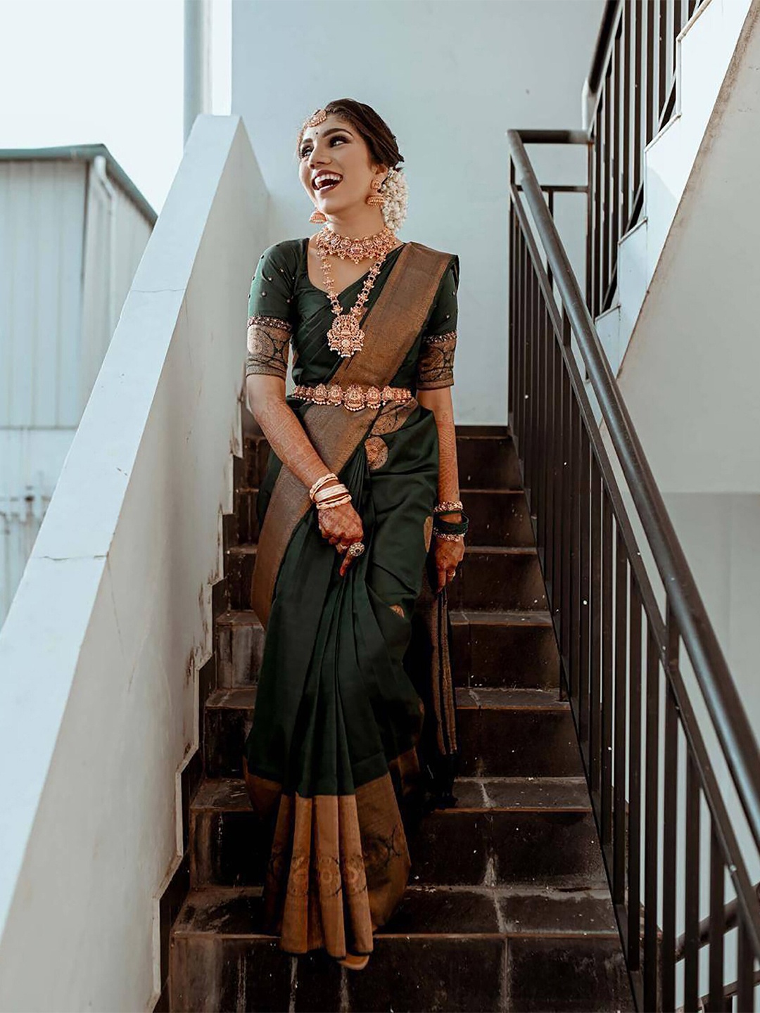 

KALINI Zari Ethnic Motifs Banarasi Saree, Green