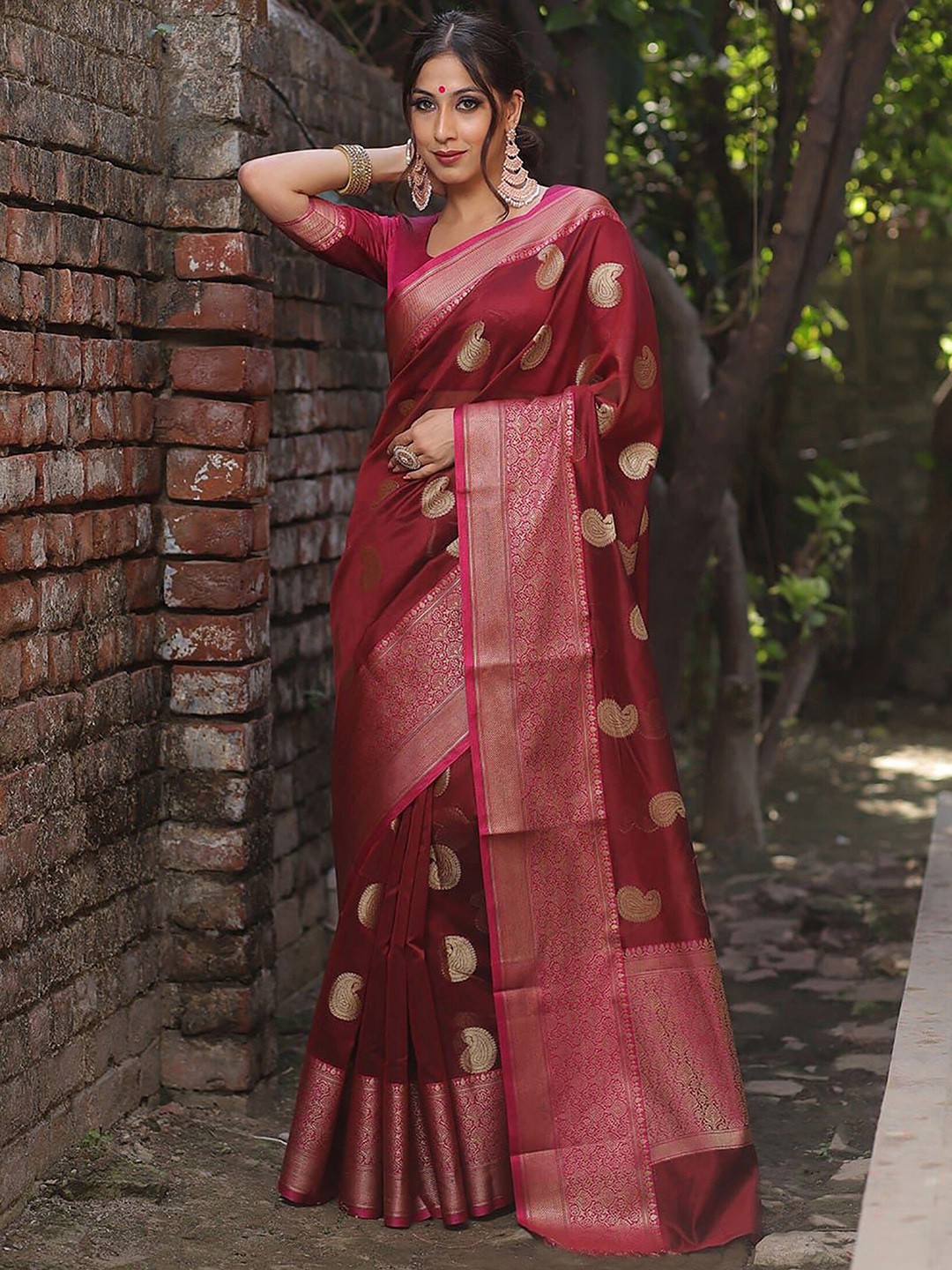 

KALINI Woven Design Zari Banarasi Saree, Red
