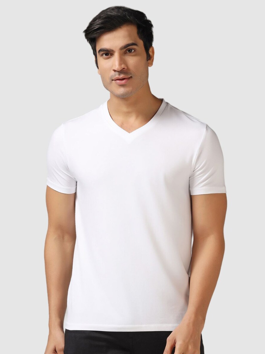 

Blackberrys V-Neck Slim Fit Cotton T-shirt, White
