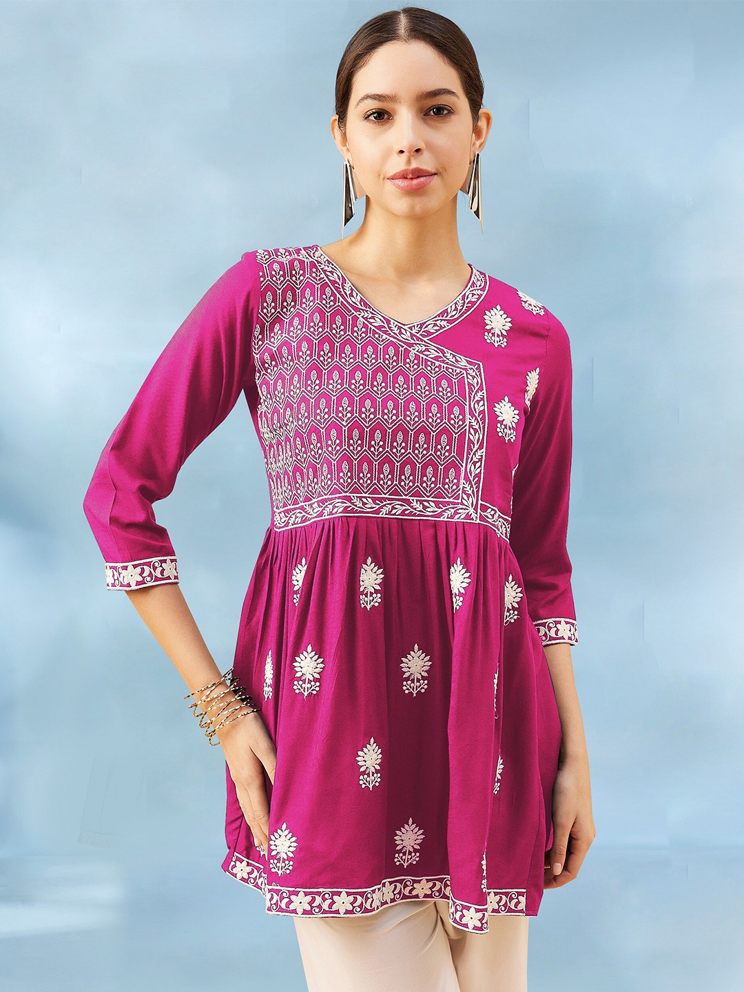 

Winza Designer Ethnic Motifs Embroidered V-Neck Thread Work A-Line Kurti, Pink