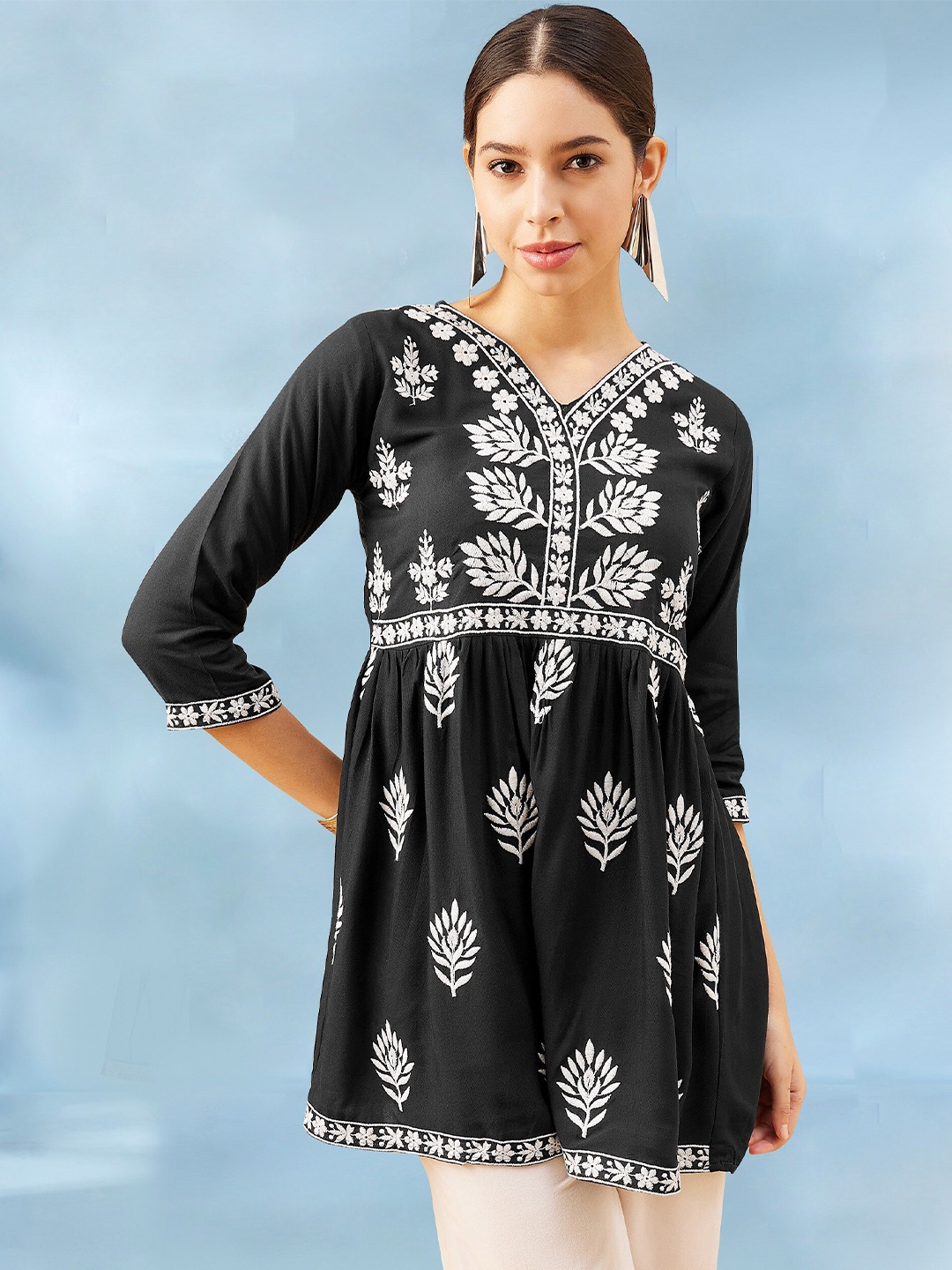 

Winza Designer Ethnic Motifs Embroidered V-Neck Thread Work A-Line Kurti, Black