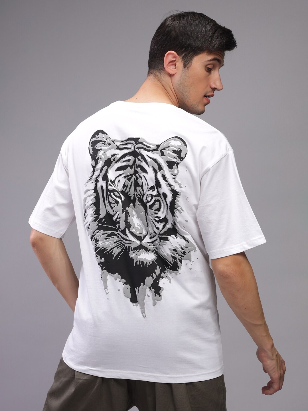 

ADRO Men Printed Applique T-shirt, White