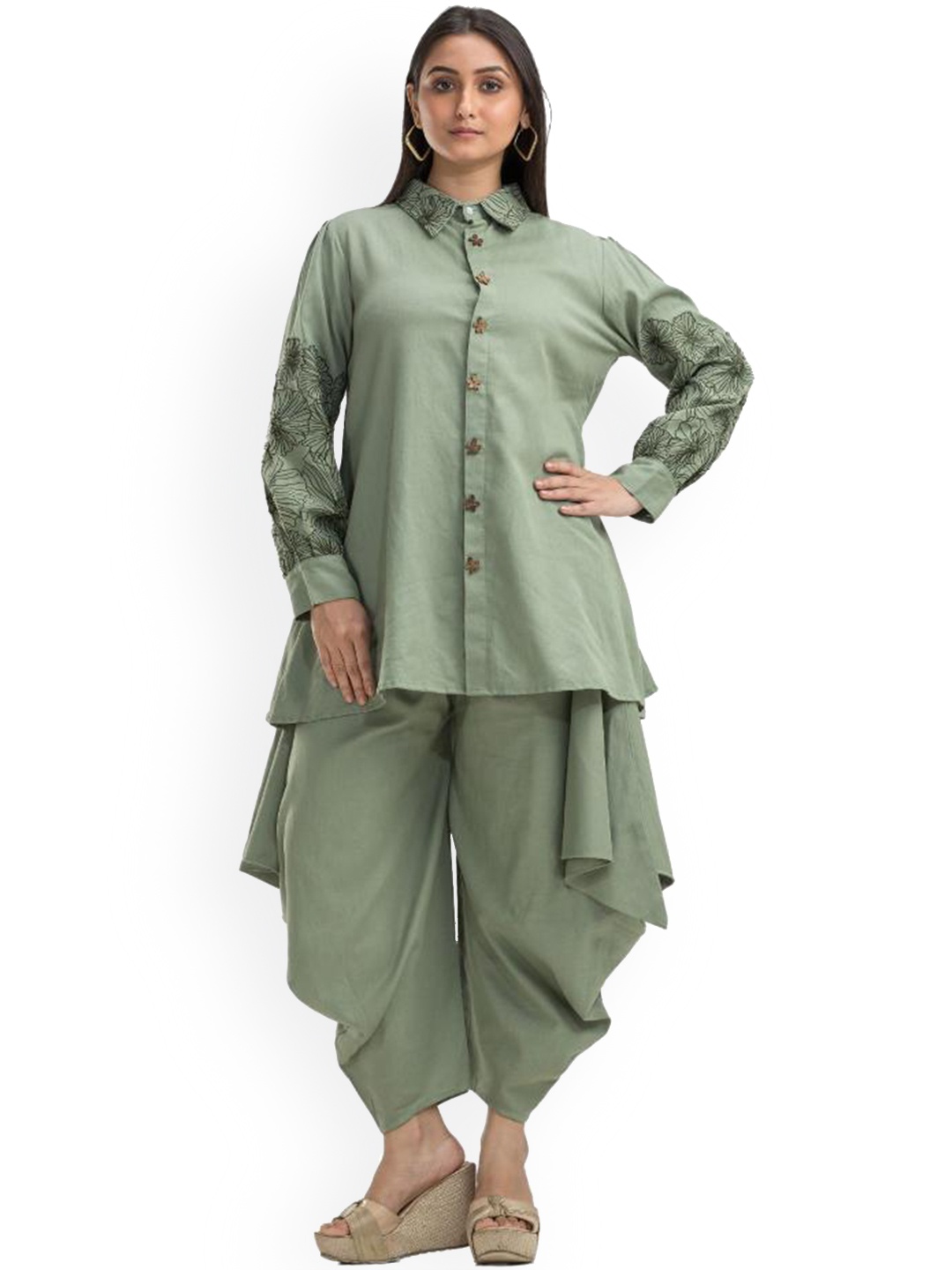

SACRED SUTA Embroidered Detailed Top With Trousers, Green