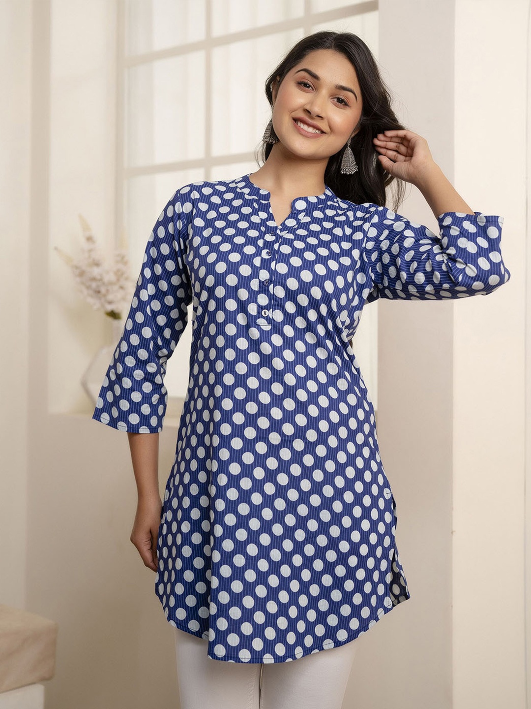 

Nayo Women Printed Straight Three Quaretr Sleeves Kurti, Blue