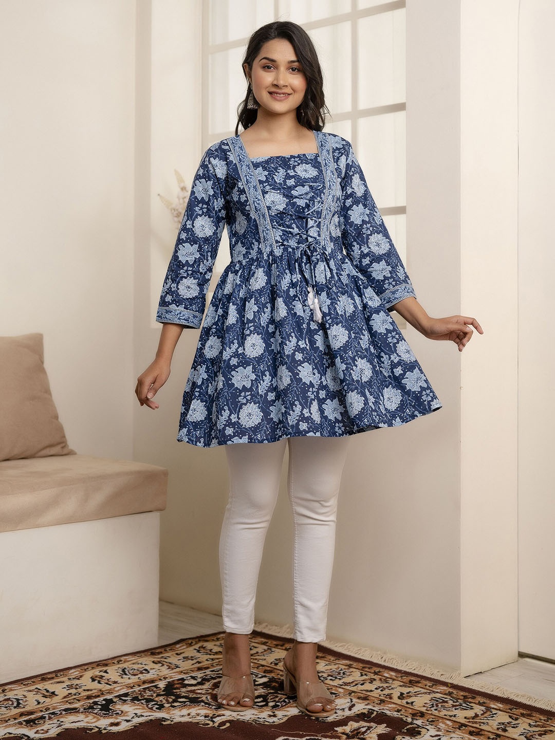

Nayo Floral Printed Square Neck Cotton Kurti, Blue