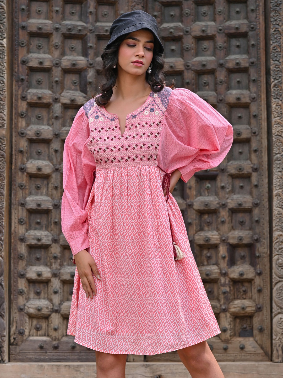 

Nyaro Geometric Printed Puff Sleeve Cotton A-Line Dress, Pink