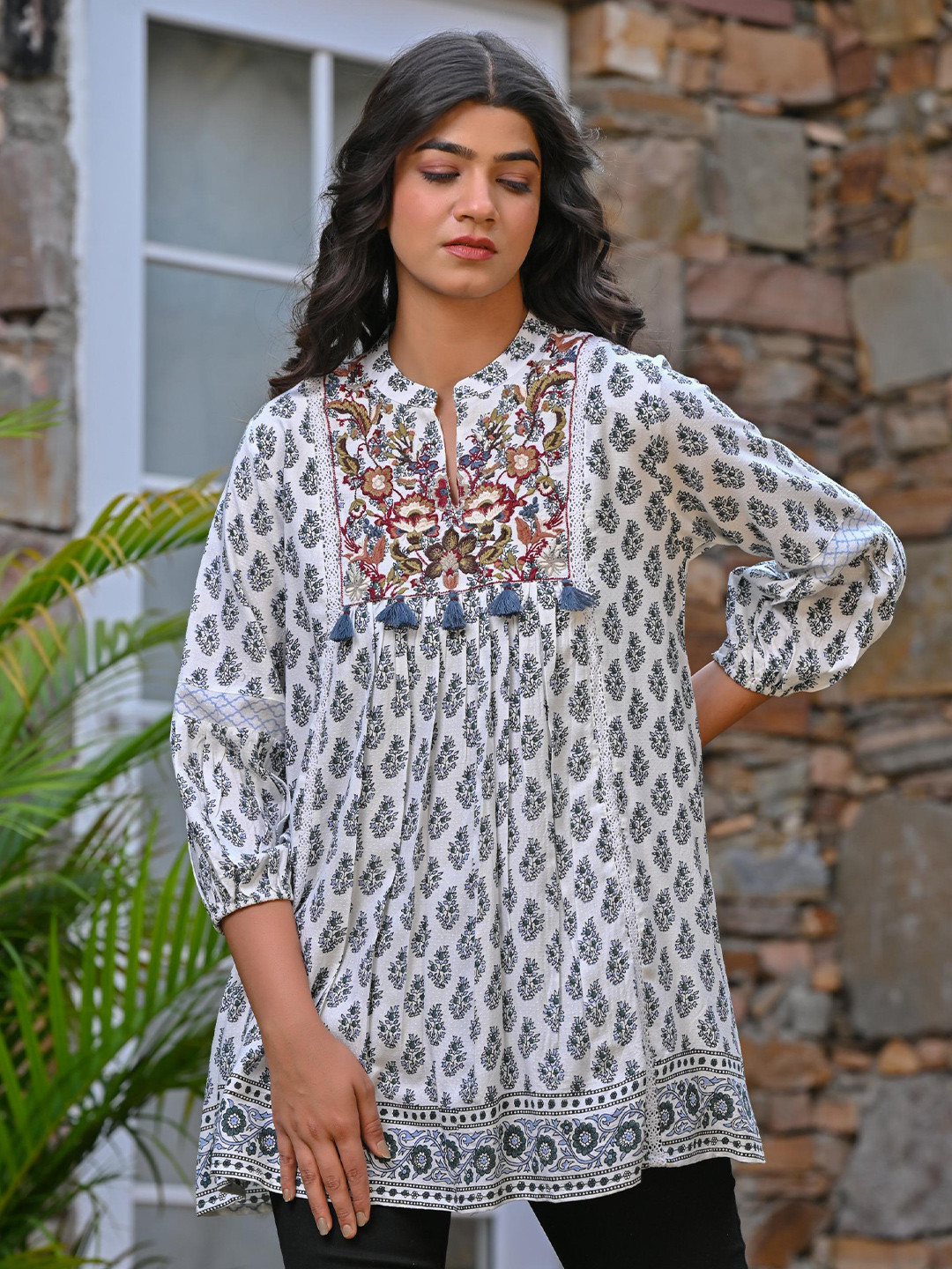 

Nyaro Women Ethnic Printed Pure Cotton Kurti, White