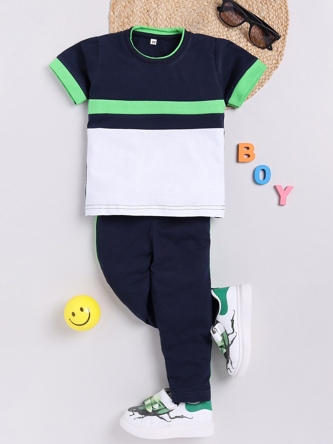 

carrydreams Boys Colourblocked Pure Cotton T-shirt with Trousers, Navy blue