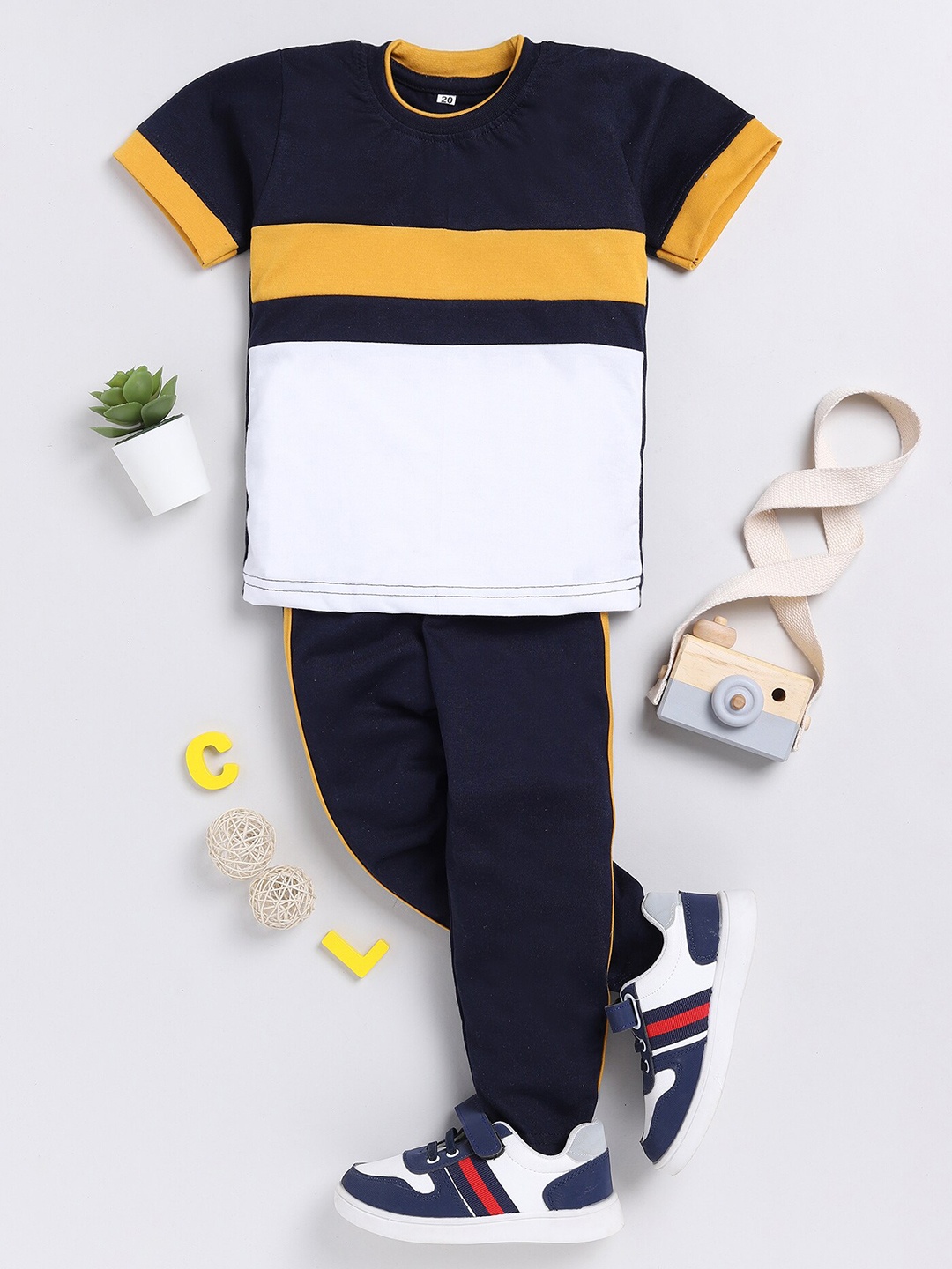

carrydreams Boys Colourblocked Pure Cotton T-shirt with Trouser, Yellow