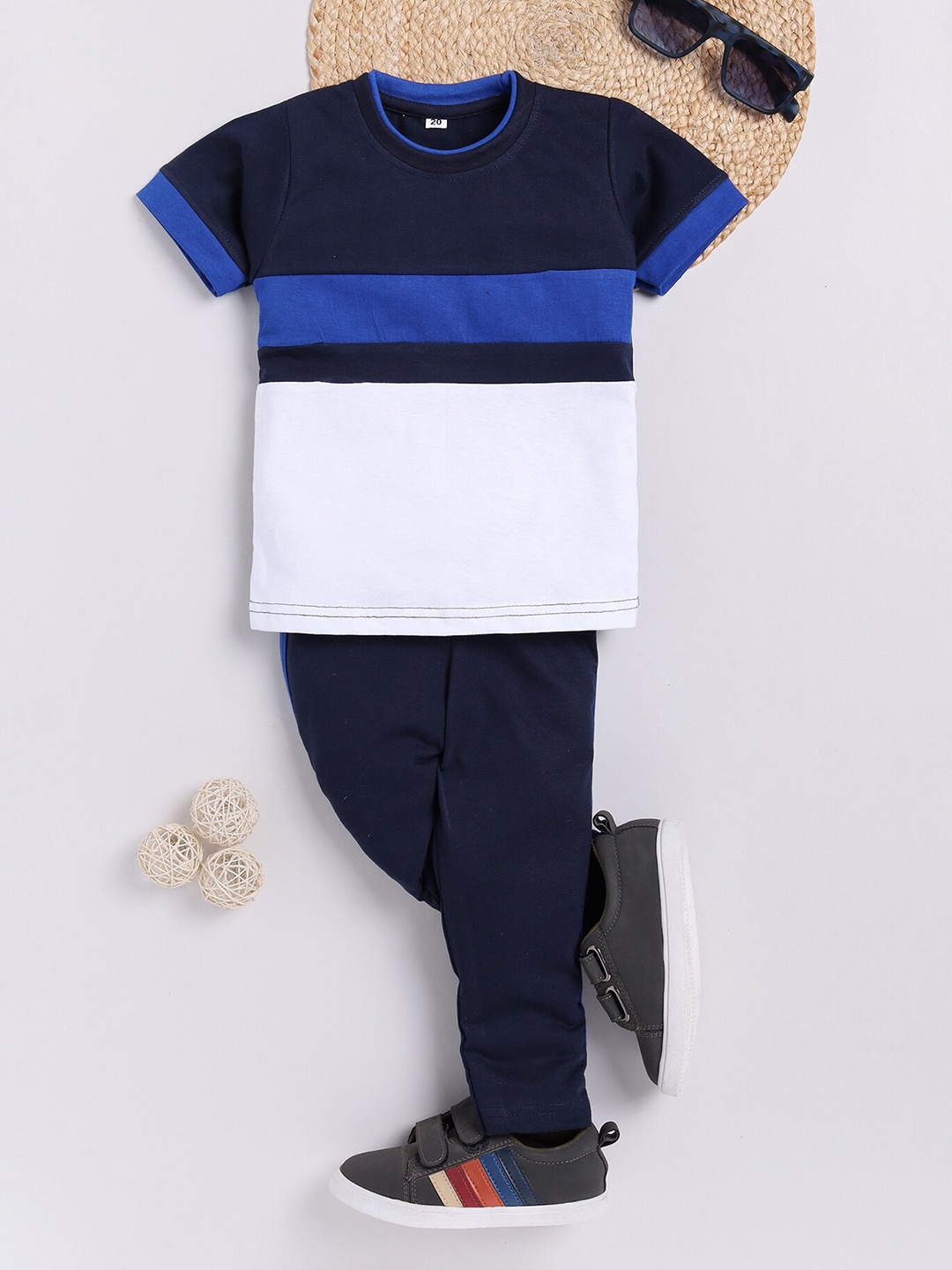 

carrydreams Boys Colourblocked Pure Cotton T-shirt with Trousers, Blue
