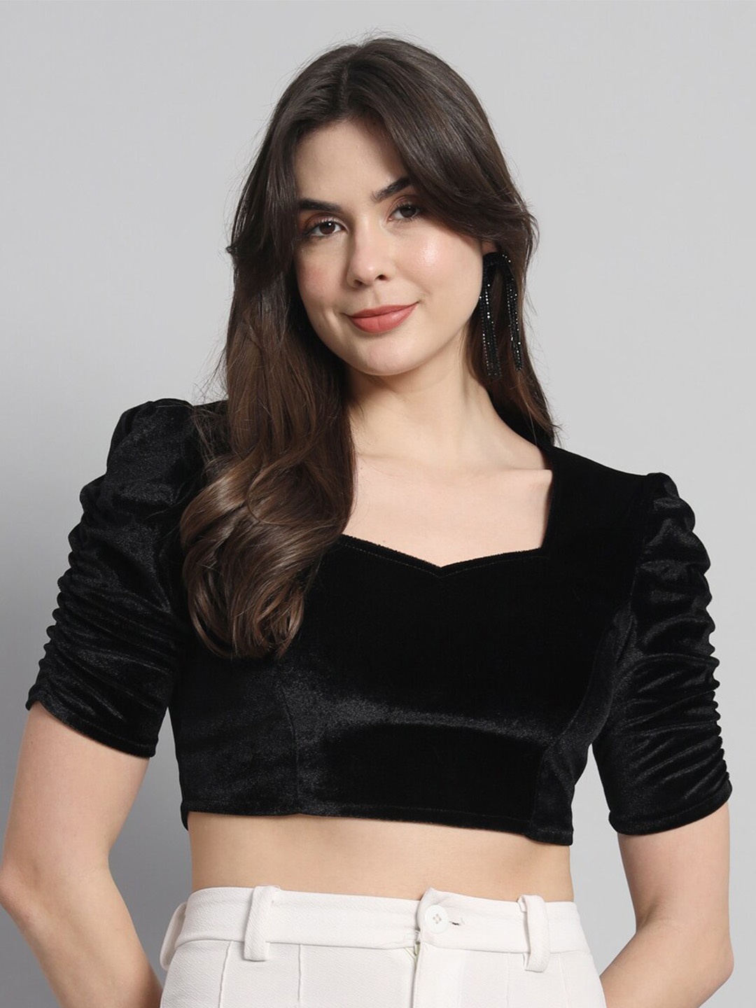 

VAARARO Sweetheart Neck Pure Velvet Fitted Puff Sleeves Crop Top, Black