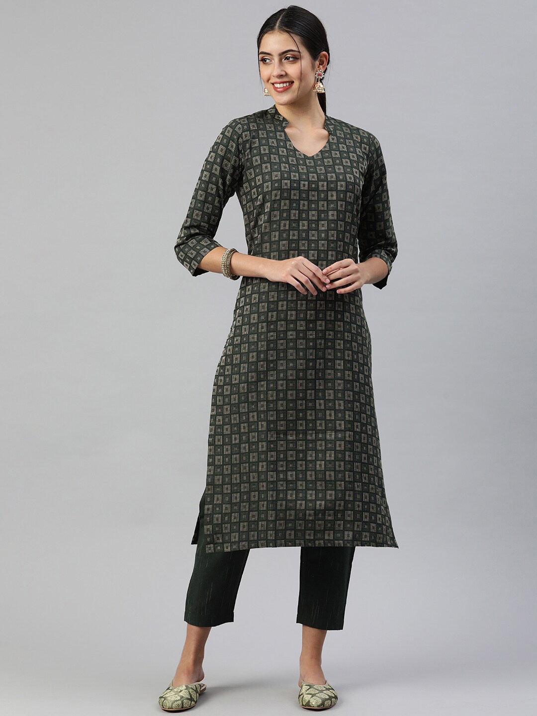 

KALINI Geometric Printed Mandarin Collar Kurta with Trousers, Green