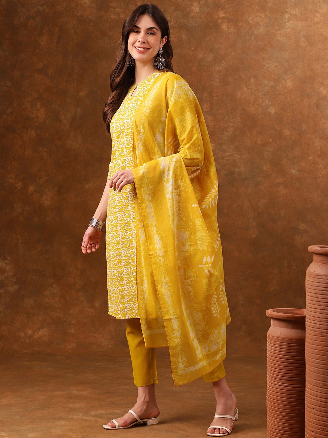 

Anouk Floral Printed Regular Straight Kurta With Trousers & Dupatta, Yellow