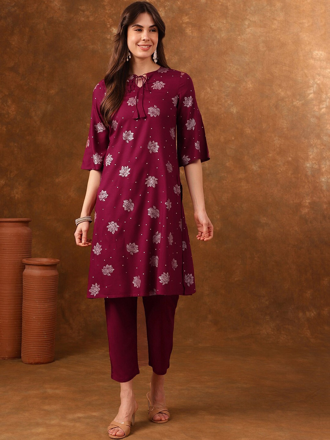 

Anouk Ethnic Motifs Printed Regular Kurta With Trousers, Magenta