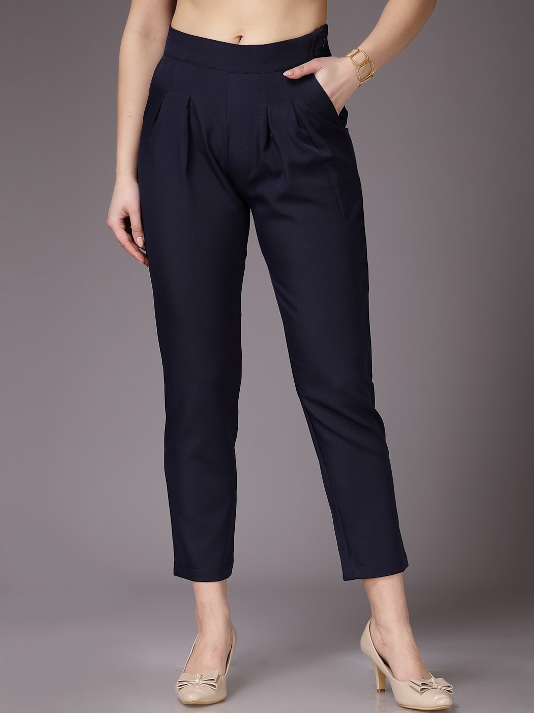 

Freehand by The Indian Garage Co Women Cropped Regular Trousers, Navy blue