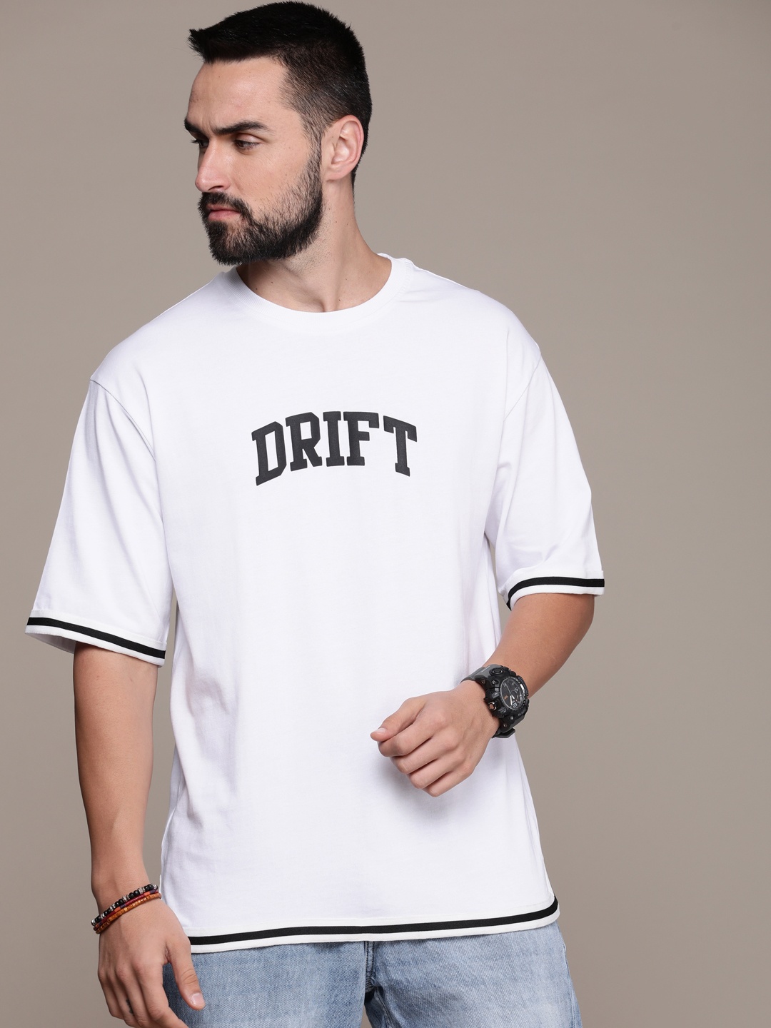 

Roadster Men Typography Applique Drop-Shoulder Sleeves Pure Cotton T-shirt, White