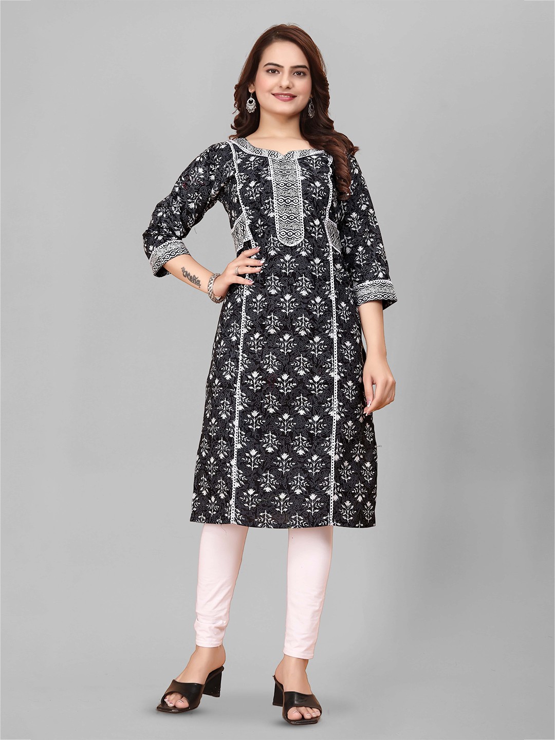 

BAESD Floral Printed Straight Cotton Kurta, Black