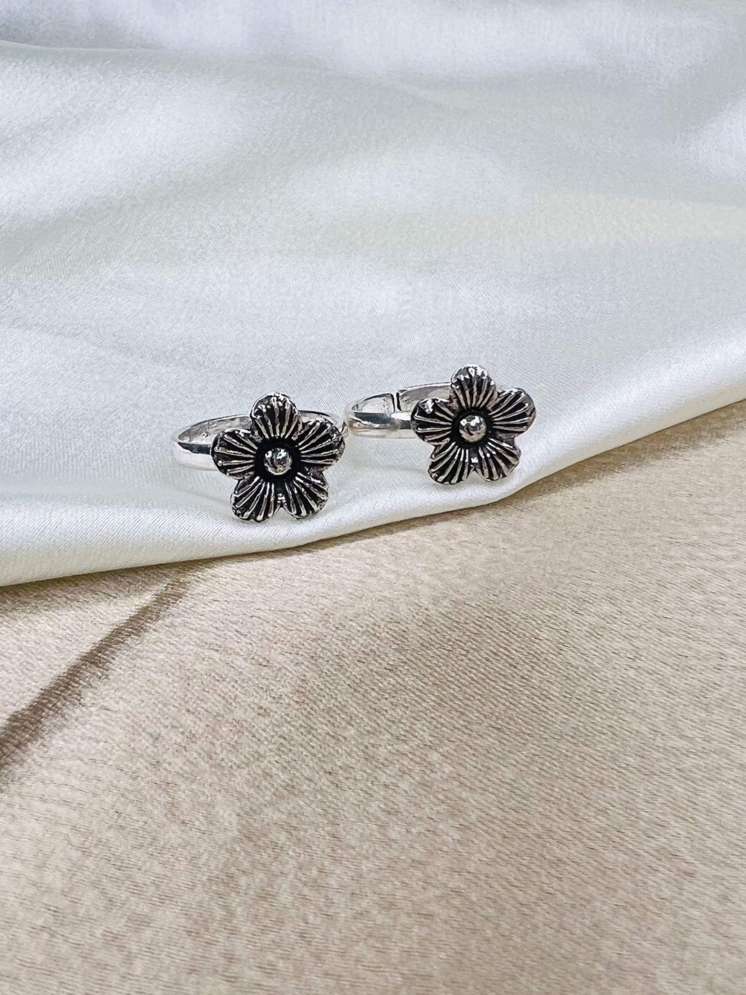 

Arte Jewels Set Of 2 Oxidised 925 Sterling Silver Toe Rings
