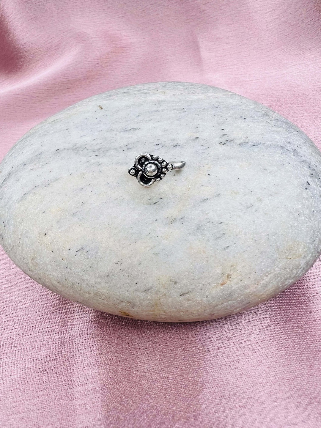 

Arte Jewels 92.5 Sterling Silver Oxidised Stud Nosepin