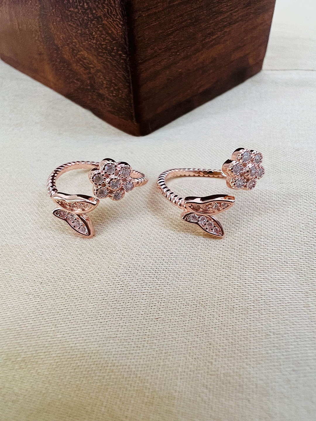 

Arte Jewels Set Of 2 Cubic Zirconia Rose Gold Plated 925 Sterling Silver Toe Rings