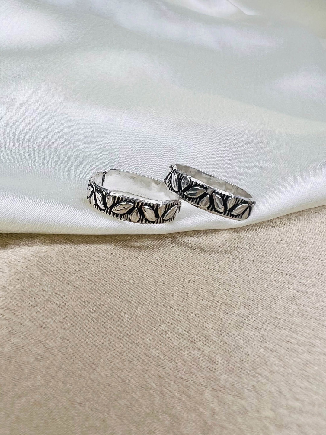 

Arte Jewels Set of 2 Oxidised 925 Sterling Silver Toe Rings