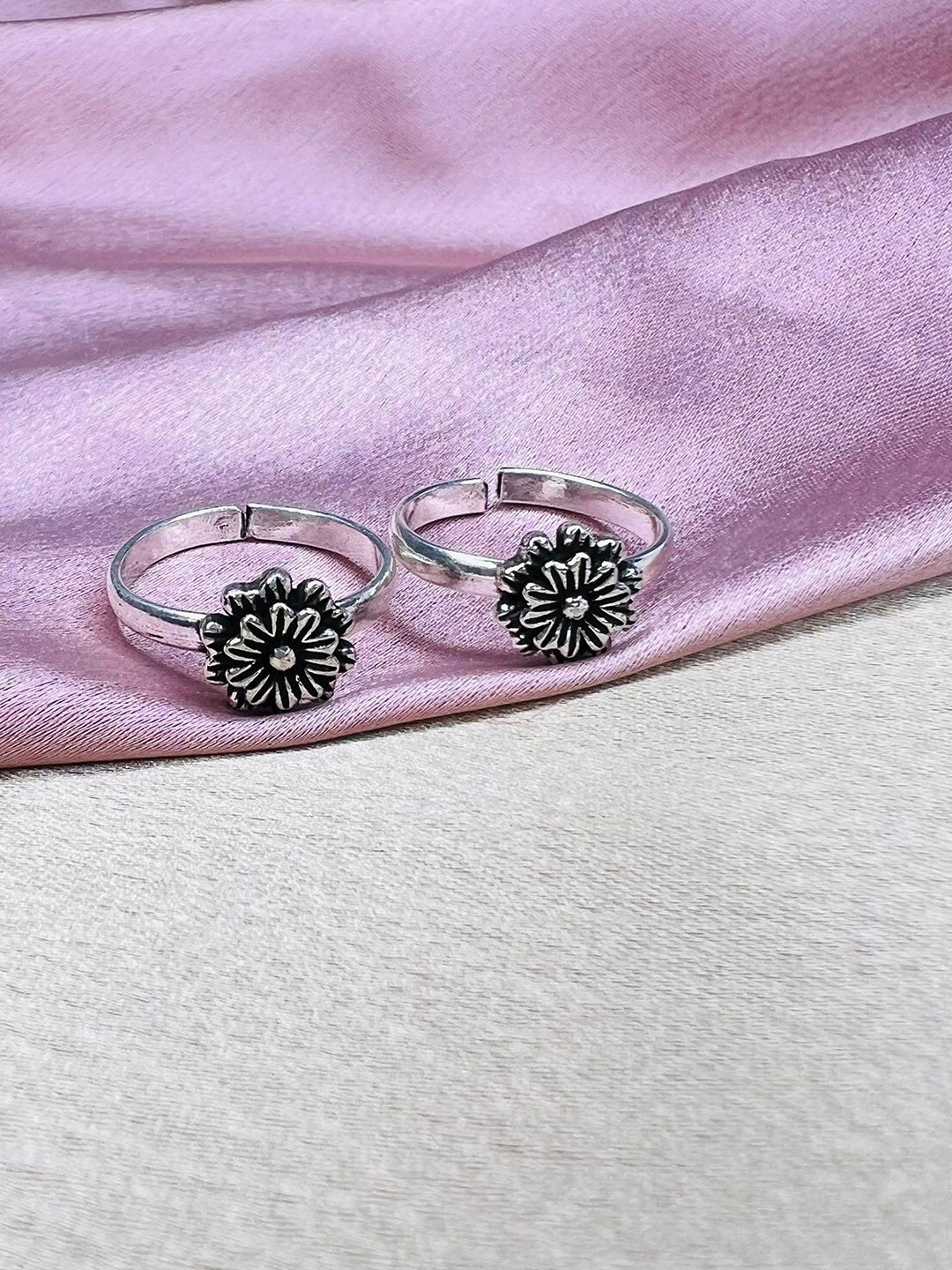 

Arte Jewels Set of 2 Oxidised 925 Sterling Silver Toe Rings