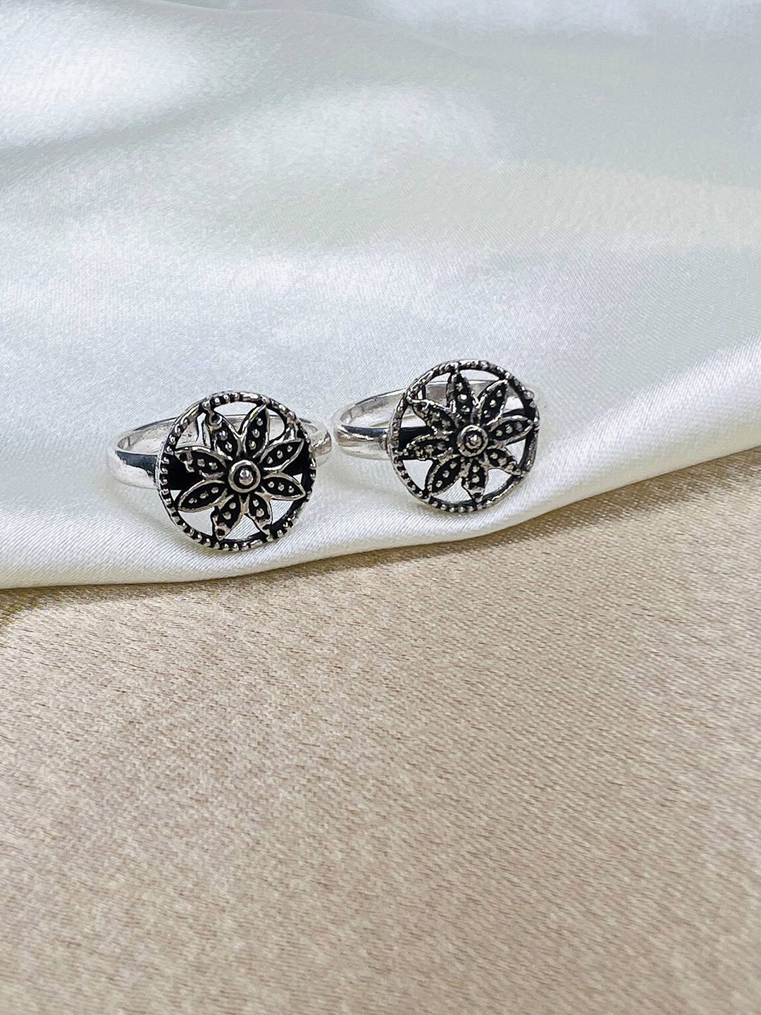 

Arte Jewels Set of 2 Oxidised 925 Sterling Silver Toe Rings