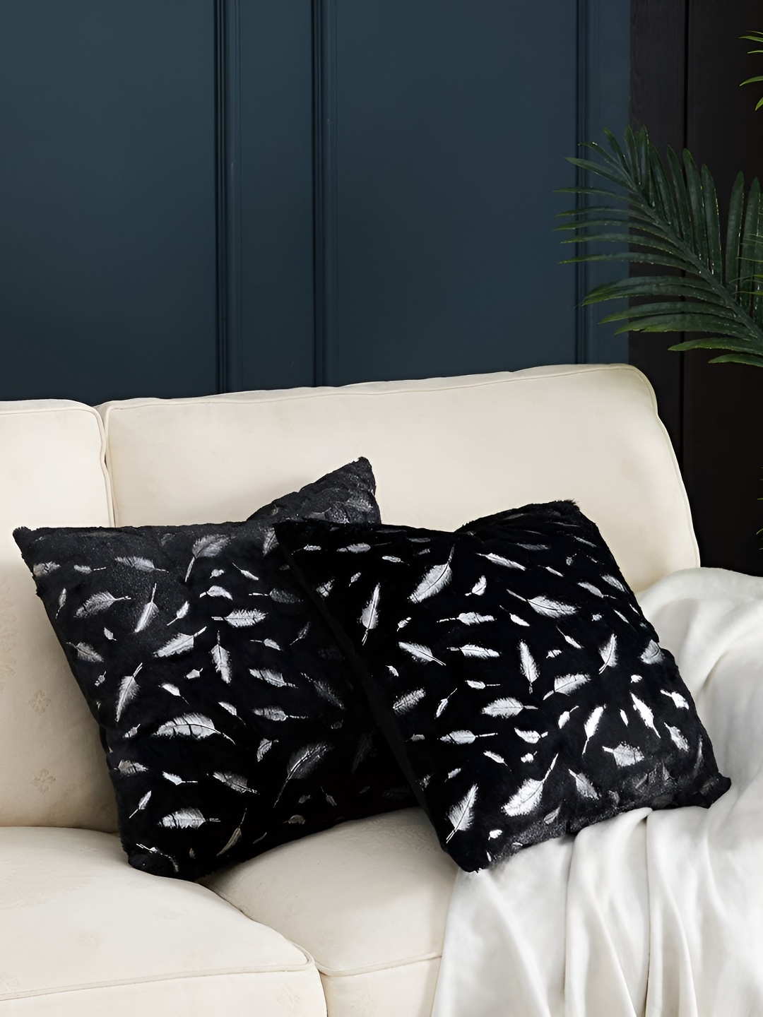 TANLOOMS Black & Silver-Toned 2Pcs Floral Square Cushion Covers