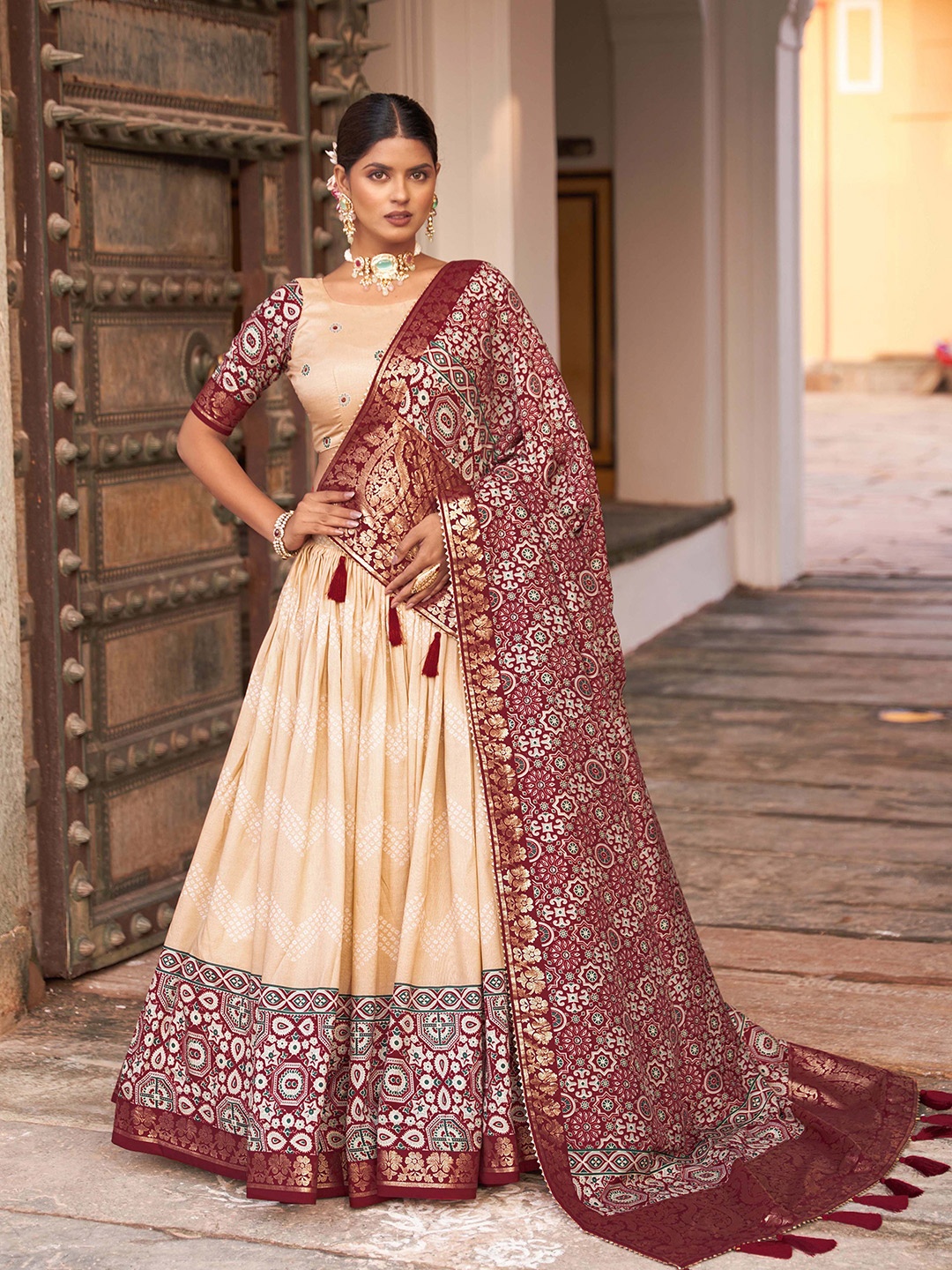 

LOOKNBOOK ART Ethnic Printed Semi-Stitched Lehenga & Unstitched Blouse With Dupatta, Off white