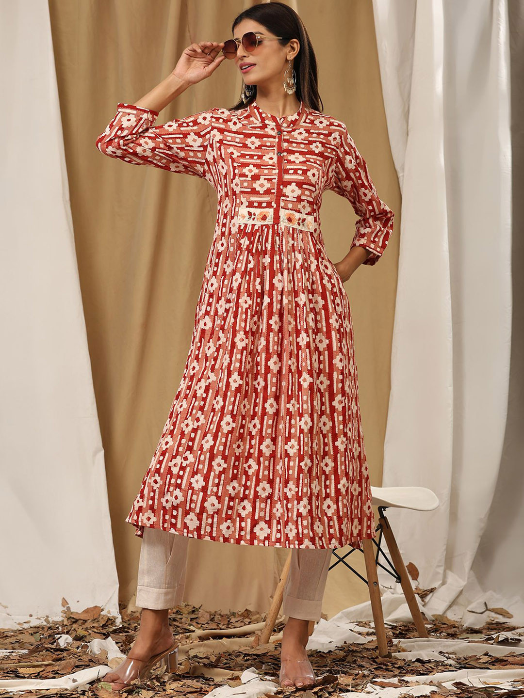 

Phenav Geometric Printed Sequinned Mandarin Collar Straight Kurta With Trousers, Maroon