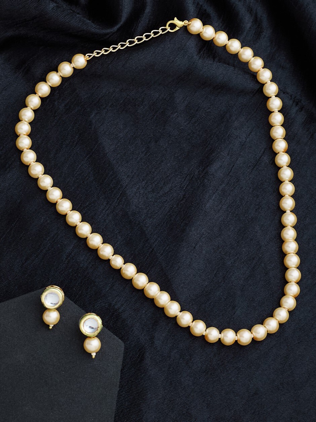 

ATIBELLE Gold-Plated Kundan Studded & Pearl Beaded Jewellery Set