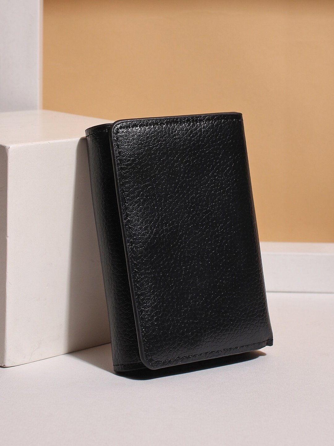

The Roadster Lifestyle Co. Unisex Black Textured Leather Card Holder