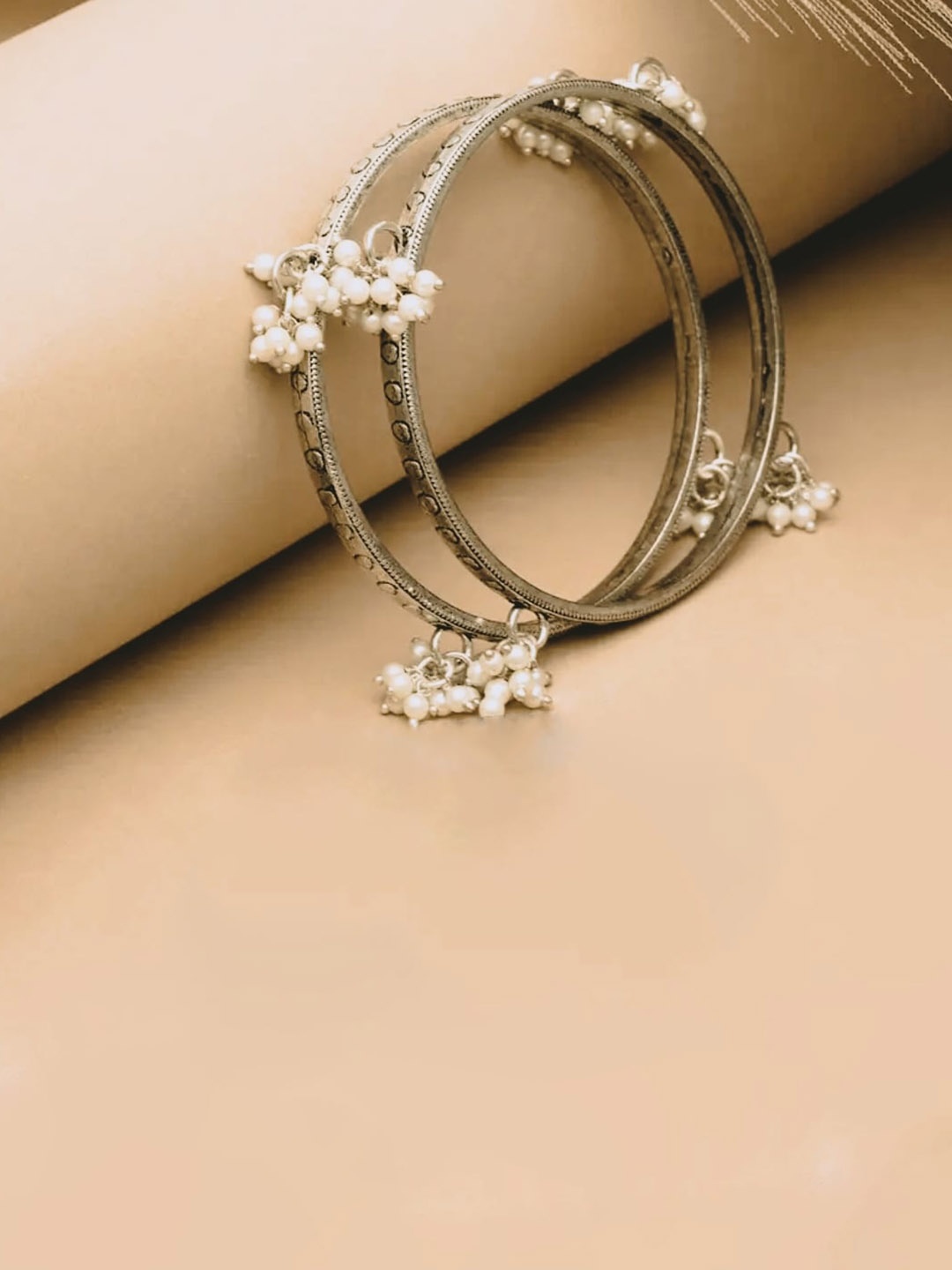 

ATIBELLE Set Of 2 Silver-Plated Textured Pearl-Beaded Bangles