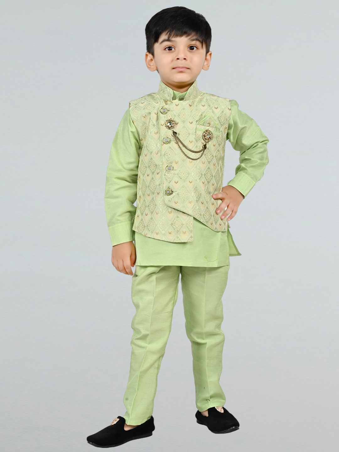 

BT DEZINES Boys Mandarin Collar Kurta with Pyjamas & Waistcoat, Green