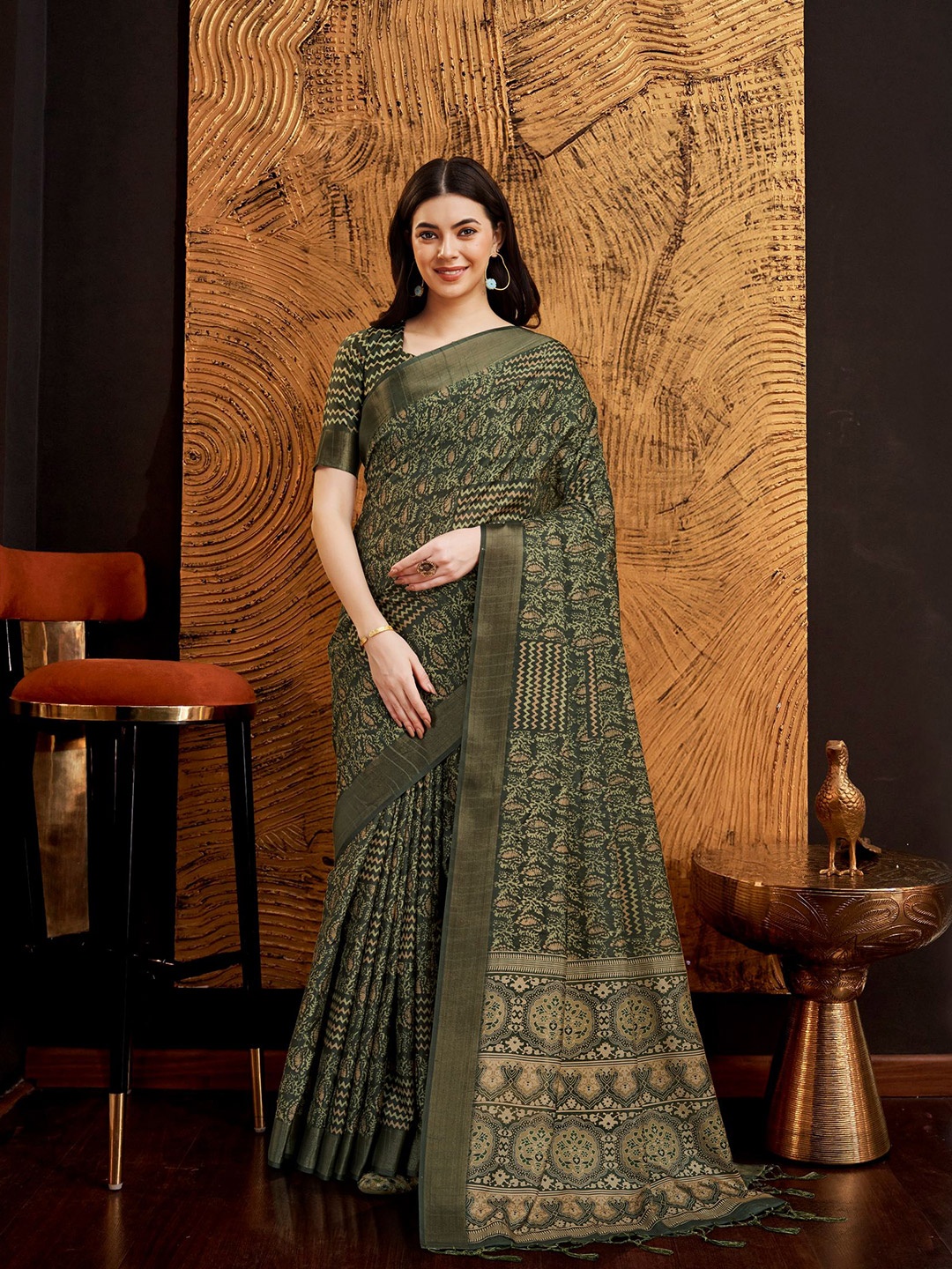 

Rekha Maniyar Paisley Printed Zari Pure Silk Saree, Green
