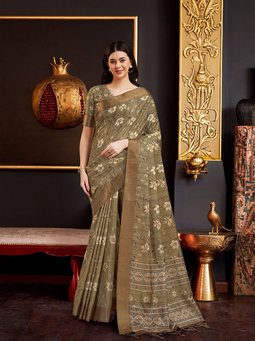 

Rekha Maniyar Floral Printed Zari Pure Silk Saree, Green