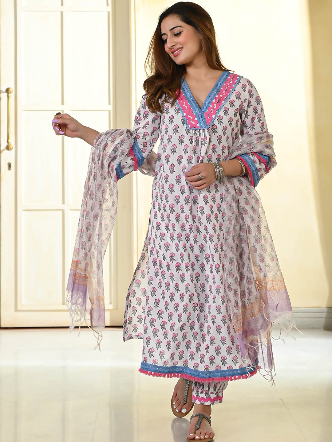 

Anouk Mirage White Ethnic Motifs Printed Regular Pure Cotton Kurta with Pyjamas & Dupatta