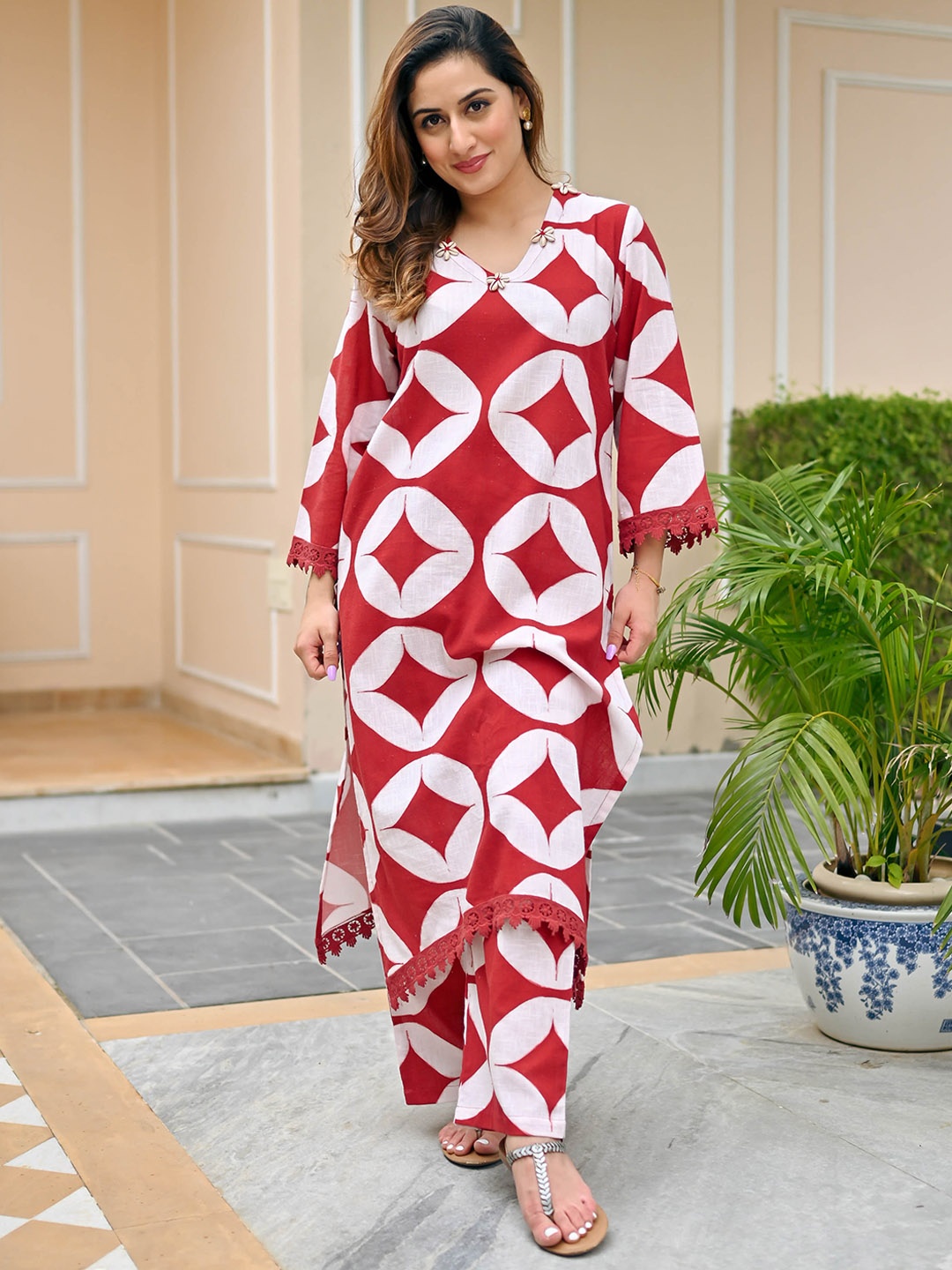 

Anouk Mirage Geometric Printed Kurta with Trousers, Maroon