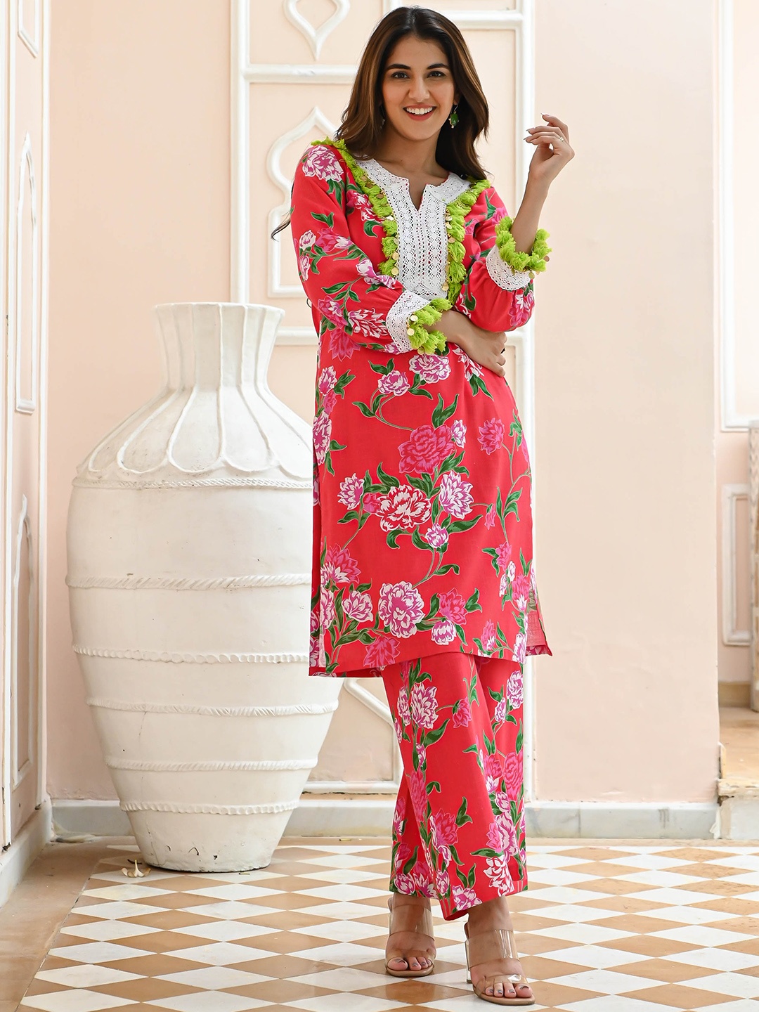 

Anouk Mirage Red Floral Printed Regular Kurta with Trousers